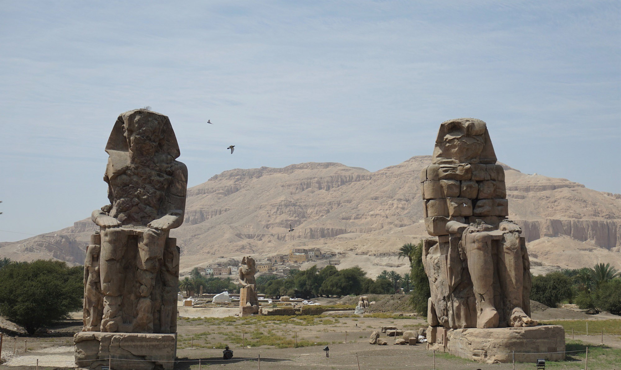 孟农神像，Colossi of Memnon